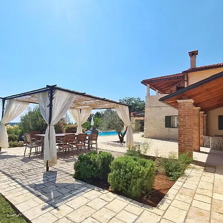 Holiday home Ferienvilla Stella Mit Balkon In Cvitani Fabci